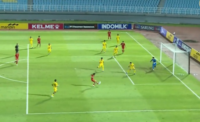 DIỄN BIẾN Việt Nam 3-0 Malaysia: Đối thủ bất lực, ĐT Việt Nam cầm chắc c&uacute;p v&ocirc; địch - Ảnh 1.