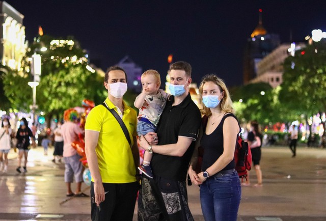 Kh&aacute;ch T&acirc;y kể lại trải nghiệm l&uacute;c 1h s&aacute;ng giữa thủ đ&ocirc; rồi đưa ra quyết định bất ngờ n&agrave;y - Ảnh 1.