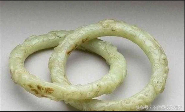 Mở mộ Quang Tự, phát hiện ông nắm chặt 2 vật thể lạ: Vừa thấy chúng, chuyên gia khóc không ngừng - Ảnh 2.