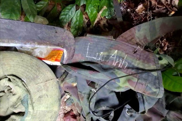 Hiện trường nơi ph&aacute;t hiện bộ xương người trong vườn quốc gia, h&eacute; lộ d&ograve;ng chữ ghi tr&ecirc;n &aacute;o - Ảnh 2.