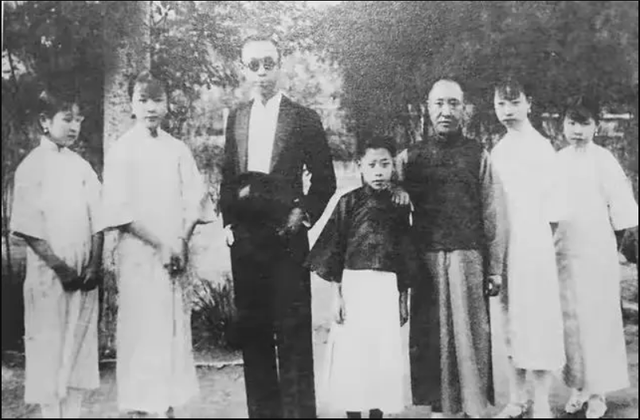 Bác sĩ Liên Xô giám định cho Phổ Nghi đã tìm ra sự thật bất ngờ về 