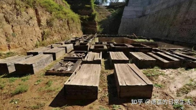 Mở mộ Tần Thủy Hoàng, chuyên gia vừa phát hiện hài cốt thiếu nữ 20 tuổi biến dạng liền uất ức bật khóc - Ảnh 3.