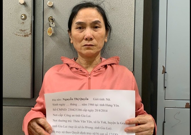 Người phụ nữ trốn truy nã Nguyễn Thị Quyến SN 1966 đã ra đầu thú - Ảnh 1.