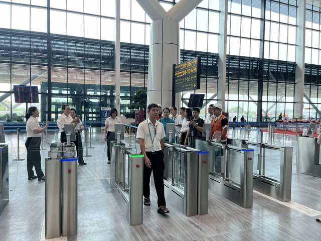 Thay đổi lớn về giấy tờ khi đi m&aacute;y bay m&agrave; h&agrave;nh kh&aacute;ch bắt buộc phải nắm r&otilde; - Ảnh 1.