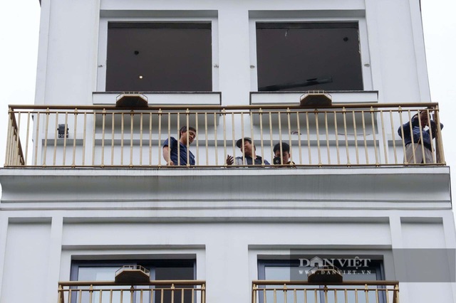 Cận cảnh kh&aacute;ch sạn 9 tầng tr&ecirc;n &ldquo;đất v&agrave;ng&rdquo; cạnh Hồ Ho&agrave;n Kiếm bắt đầu di dời t&agrave;i sản để giải ph&oacute;ng mặt bằng - Ảnh 2.