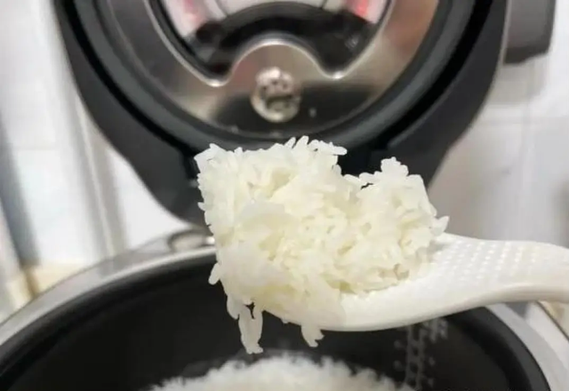 Cảnh b&aacute;o đặc biệt tới c&aacute;c gia đ&igrave;nh đang nấu cơm bằng nồi cơm điện - Ảnh 1.