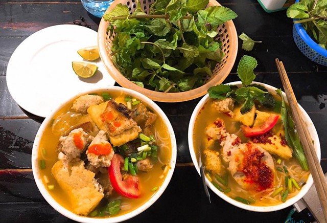 Khách Tây trầm trồ khi thưởng thức món ăn ở Sapa, nhận xét: 