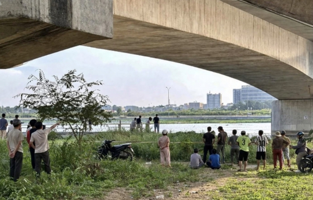 C&ocirc; g&aacute;i 23 tuổi nhảy cầu tự tử sau khi bị lừa 180 triệu đồng: T&igrave;m thấy thi thể - Ảnh 1.