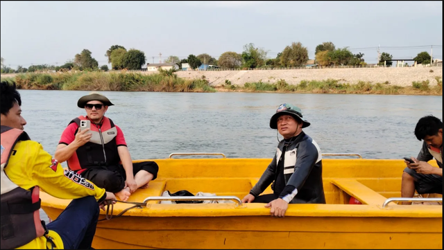 Bờ sông xuất hiện hàng loạt dấu chân lạ, chuyên gia vừa nhìn liền phác họa: "Quái thú" có thể dài 4 mét - Ảnh 3.