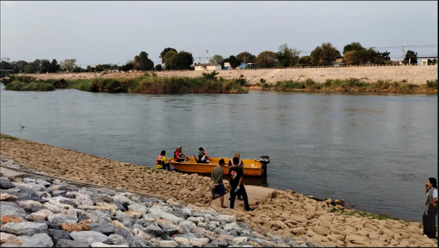 Bờ sông xuất hiện hàng loạt dấu chân lạ, chuyên gia vừa nhìn liền phác họa: "Quái thú" có thể dài 4 mét - Ảnh 2.