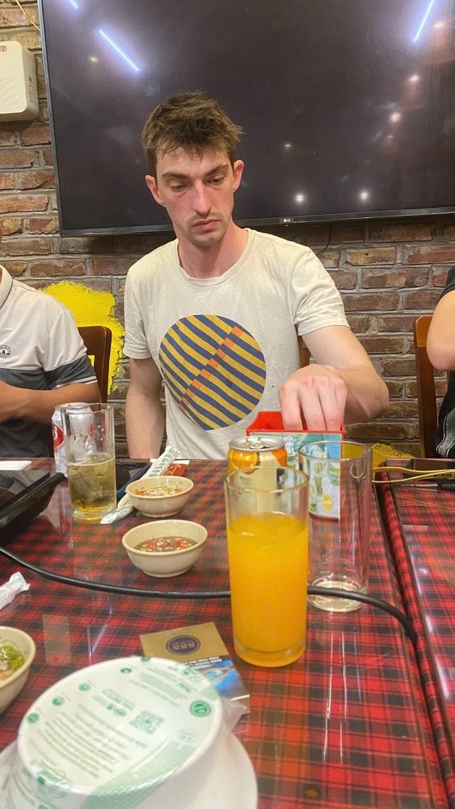 Kh&aacute;ch T&acirc;y đi lạc ng&atilde; xuống vực ở Lạng Sơn, mắc kẹt 1 đ&ecirc;m, cảnh tượng s&aacute;ng h&ocirc;m sau khiến người d&acirc;n e d&egrave; - Ảnh 5.