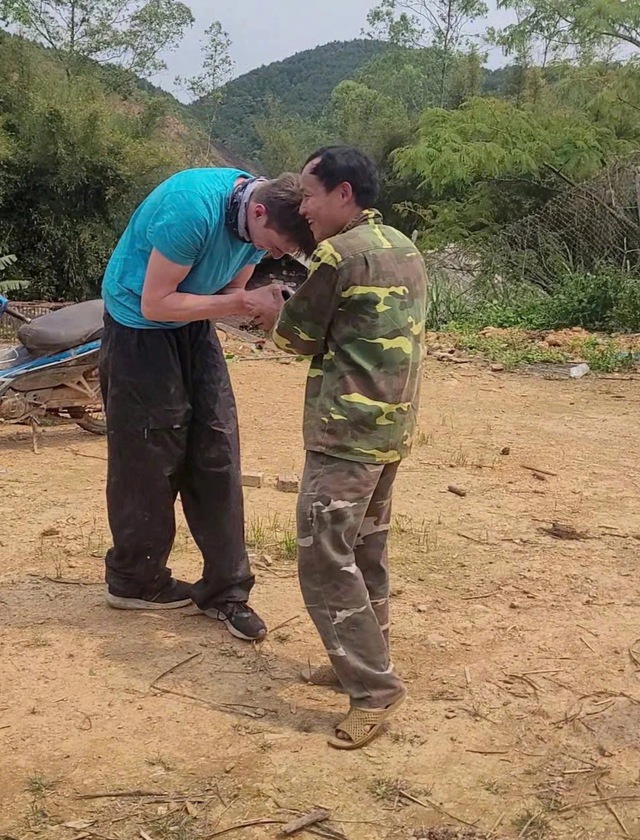 Kh&aacute;ch T&acirc;y đi lạc ng&atilde; xuống vực ở Lạng Sơn, mắc kẹt 1 đ&ecirc;m, cảnh tượng s&aacute;ng h&ocirc;m sau khiến người d&acirc;n e d&egrave; - Ảnh 4.