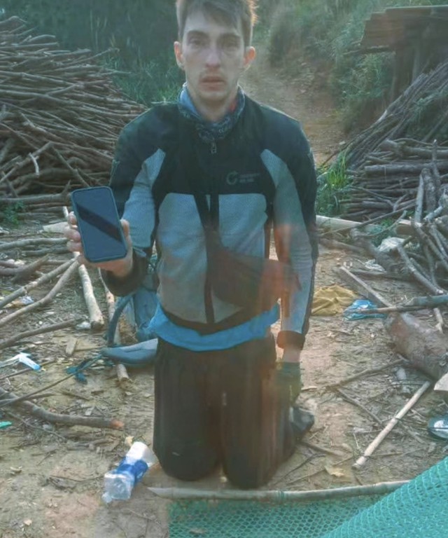 Kh&aacute;ch T&acirc;y đi lạc ng&atilde; xuống vực ở Lạng Sơn, mắc kẹt 1 đ&ecirc;m, cảnh tượng s&aacute;ng h&ocirc;m sau khiến người d&acirc;n e d&egrave; - Ảnh 1.