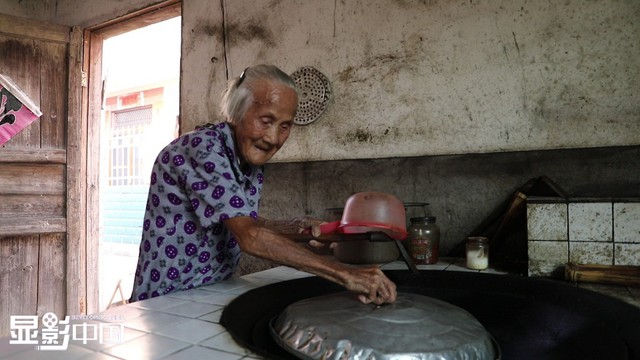 Bà nói nhớ cháu chuyển 116 triệu bảo về quê nửa tháng, vừa lên tàu tôi sững sờ vì tài khoản mất sạch - Ảnh 1.