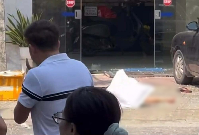 Hiện trường nam thanh niên quê Đà Nẵng nhảy từ tầng 7 xuống đất, thoát chết hy hữu - Ảnh 3.