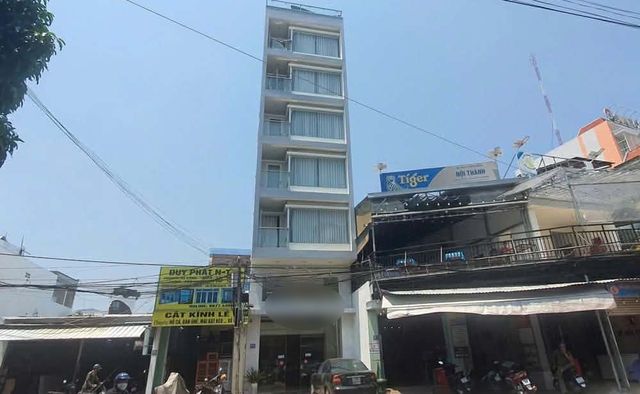 Hiện trường nam thanh niên quê Đà Nẵng nhảy từ tầng 7 xuống đất, thoát chết hy hữu - Ảnh 1.