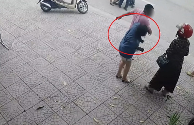 Đ&ocirc;i vợ chồng tố bị nh&oacute;m người "t&aacute;c động" g&atilde;y xương sau va chạm &ocirc; t&ocirc; ở Ph&uacute; Thọ: C&ocirc;ng an v&agrave;o cuộc - Ảnh 2.