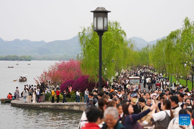 Cảnh tượng trên đường phố Trung Quốc khiến nhiều người bất ngờ, nhận xét: 