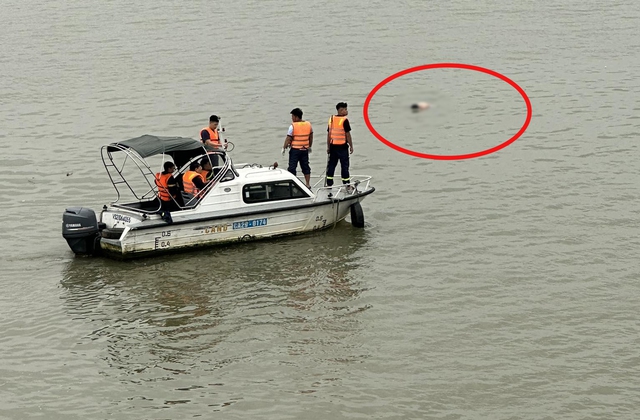 Hà Nội: Phát hiện thi thể nam giới khoảng 30 tuổi trên sông Hồng gần cầu Vĩnh Tuy - Ảnh 1.