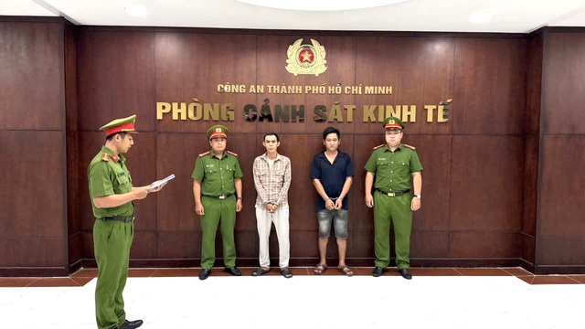Bắt tạm giam ông chủ buôn bán thịt bò giả ở 2 khu chợ - Ảnh 1.