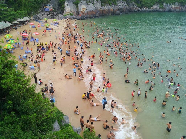 Ngo&agrave;i C&aacute;t C&ograve;, C&aacute;t B&agrave; c&ograve;n c&oacute; 1 b&atilde;i biển rộng, nước &ecirc;m, xa trung t&acirc;m: Nhiều người chưa biết t&ecirc;n - Ảnh 2.
