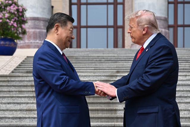 10 giây, 5 cú vỗ của ông Trump khi bắt tay ông Tập: Giải mã thông điệp ẩn - Ảnh 3.