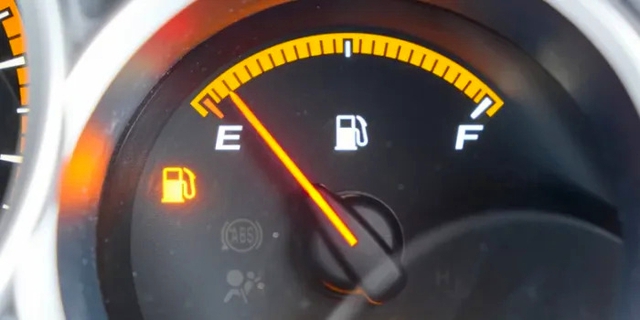 Tại sao đạp ga lên 120 km/h lại "đốt tiền" nhanh đến vậy? - Ảnh 2.