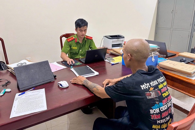 Danh t&iacute;nh người đ&agrave;n &ocirc;ng livestream dọa đ&aacute;nh mẹ, chửi bới - Ảnh 1.