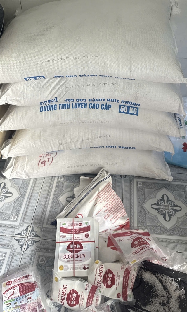 Khám xét, bắt tạm giam người phụ nữ bán bột ngọt giả Dương Thị Yến Xuân SN 1970 - Ảnh 2.