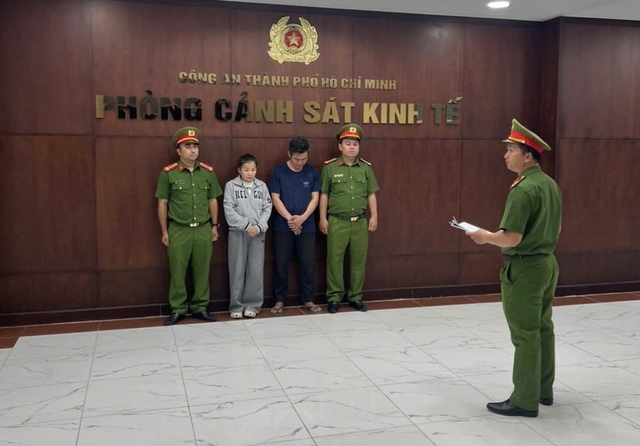 Khám xét, bắt tạm giam người phụ nữ bán bột ngọt giả Dương Thị Yến Xuân SN 1970 - Ảnh 1.