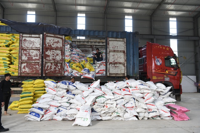 300 CBCS, 18 mũi công tác đồng loạt phá chuyên án đặc biệt lớn, bắt Tiến sĩ-Trưởng khoa Dược Trần Phi Hùng - Ảnh 4.