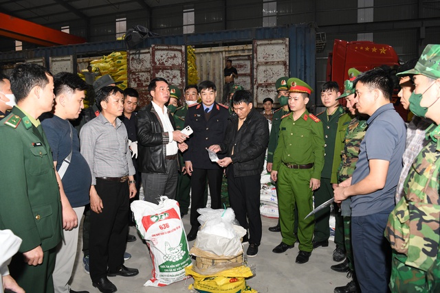 300 CBCS, 18 mũi công tác đồng loạt phá chuyên án đặc biệt lớn, bắt Tiến sĩ-Trưởng khoa Dược Trần Phi Hùng - Ảnh 1.