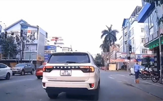 Chủ xe ô tô bị phạt tới 23 triệu đồng - Ảnh 1.
