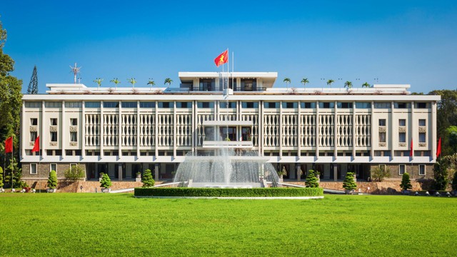 Khách Hàn Quốc há hốc miệng khi đến Dinh Độc Lập vào buổi tối, thốt lên: 