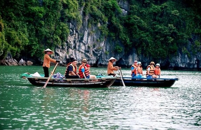Không phải vịnh Lan Hạ, đây mới là điểm đến ít người biết ở Việt Nam được báo ngoại gọi là "kỳ quan" - Ảnh 4.