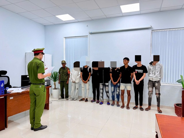 Thi hành quyết định khởi tố Kiều Phương Duy SN 2008 cùng nhiều người khác - Ảnh 1.