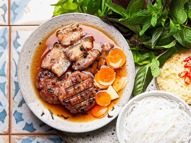 Chồng Việt vợ Trung ăn trưa 1 món bình dân quen thuộc, người vợ phải thốt lên: Tôi muốn ăn hàng ngày! - Ảnh 2.
