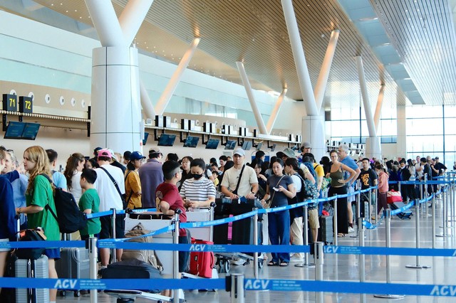 Sân bay đông nhất Việt Nam tìm phương án ứng phó mùa mưa năm 2026: Thì ra từng bị đột trong nhà ga - Ảnh 4.
