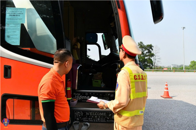 CSGT sử dụng thiết bị kỹ thuật nghiệp vụ, phát hiện - Ảnh 1.