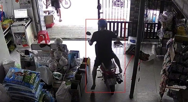 Chủ tiệm tạp h&oacute;a lấy xe m&aacute;y rời nh&agrave; rồi mất t&iacute;ch b&iacute; ẩn ở TP.HCM: Con g&aacute;i tiết lộ biểu hiện của bố trước đ&oacute; - Ảnh 2.