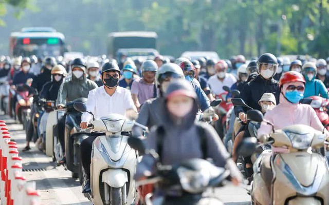 Đêm nay, miền Bắc sẽ xuất hiện mưa rào, trời có chuyển mát? - Ảnh 1.