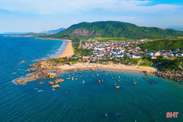 Bãi biển miền Trung hoang sơ được chủ tịch tỉnh đăng lên Facebook: 