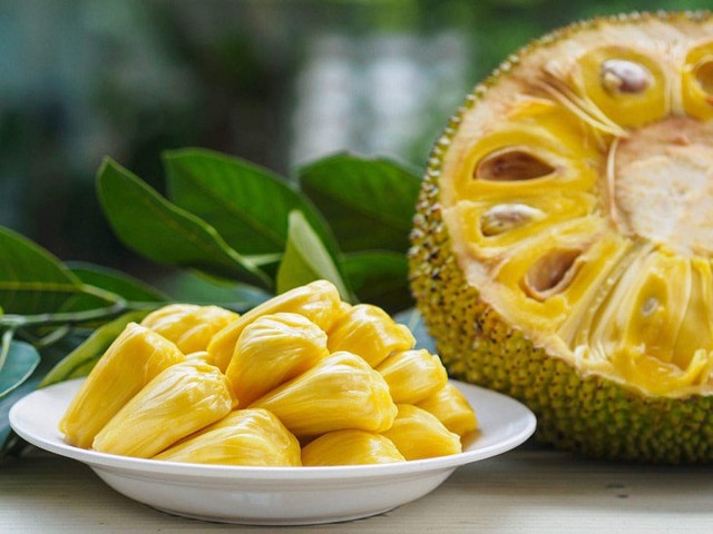 Khách Tây bất ngờ khi gặp loại quả này đầy đường, thốt lên: "Quá nhiều, đủ cho cả Việt Nam ăn" - Ảnh 4.
