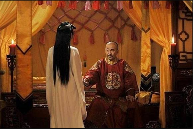 Hoàng đế vừa sủng ái phi tần, thái giám lập tức 