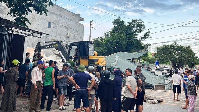 Sập nh&agrave; 2 tầng khiến 1 người tử vong ở Quảng Ninh: Chủ nh&agrave; tự &yacute; đục tường, kh&ocirc;ng xin ph&eacute;p - Ảnh 1.
