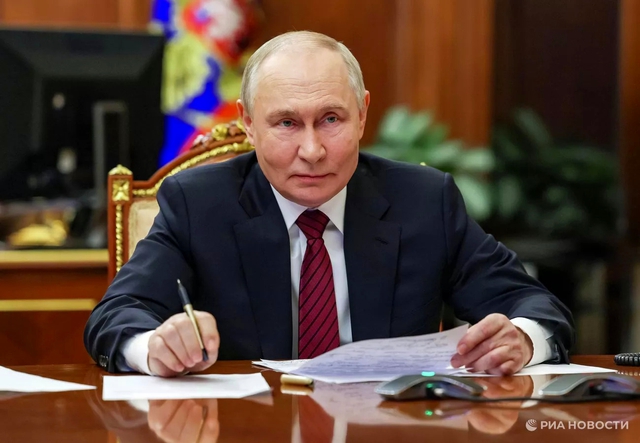 Mệnh lệnh đến thẳng từ Điện Kremlin - Ảnh 1.