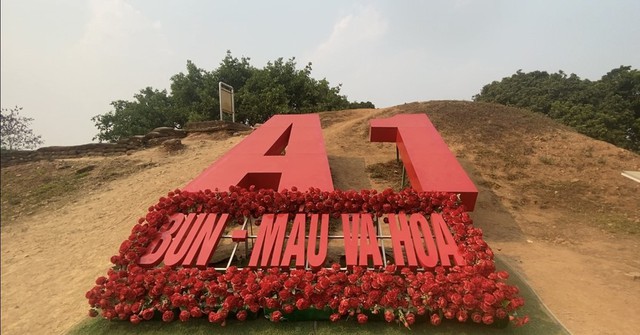 Ngọn đồi cao chỉ hơn 30m, có hố lạ mang dấu tích thuốc nổ: Đã được xếp hạng Di tích quốc gia đặc biệt - Ảnh 3.