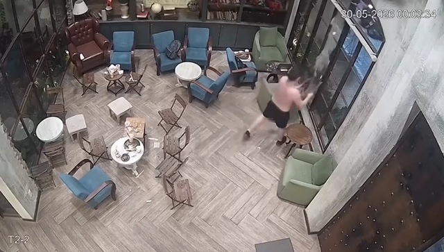 Vụ khách nước ngoài đập phá quán cafe ở Đà Nẵng: Chủ quán xót xa tiết lộ thiệt hại - Ảnh 5.
