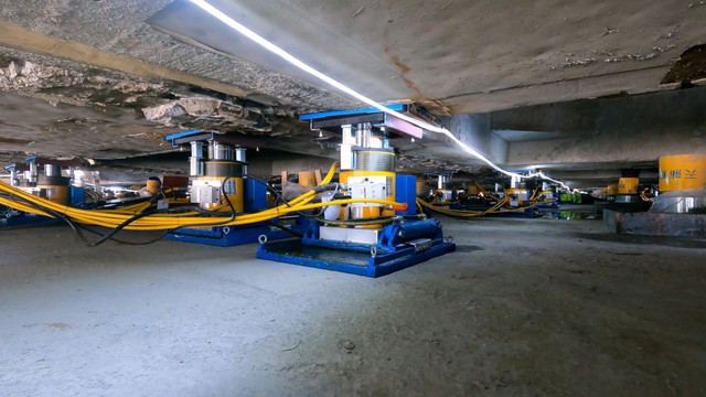 Cả khu nhà nặng 7.500 tấn bất ngờ "biến mất" khỏi vị trí cũ: Choáng thật sự với 'thần đèn' Trung Quốc - Ảnh 2.