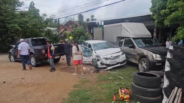 Bố mẹ dẫn con trai đi thong thả, khoảng 1 ph&uacute;t sau cảnh tượng xảy ra khiến ai cũng nghẹn l&ograve;ng - Ảnh 4.